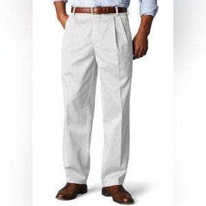 Vintage 1990s Khaki Dockers. Pleated front. Classic fit. Size 34 x 32.